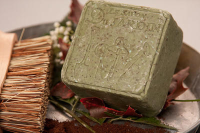 VARUMÄRKEN - SAVON - Savon de Marseille Kub Trädgård med skrubb - 275 g